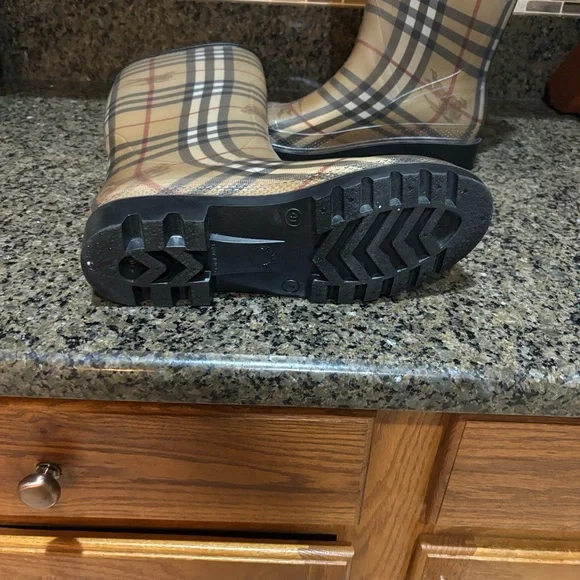 Burberry Checkered Tall Rain Boots-ALMOST NEW - Picture 6 of 8